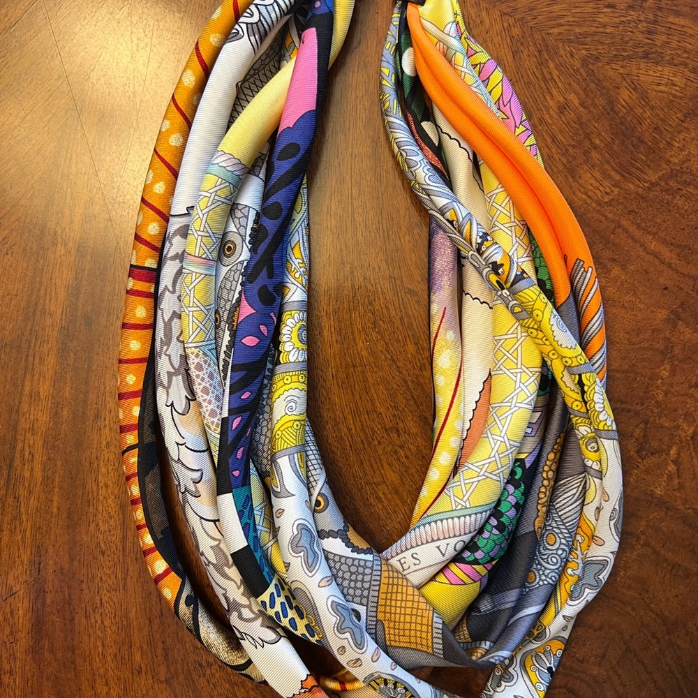 RARE unworn Hermes Flowing Necklace